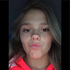 Meet your Posher, Addison